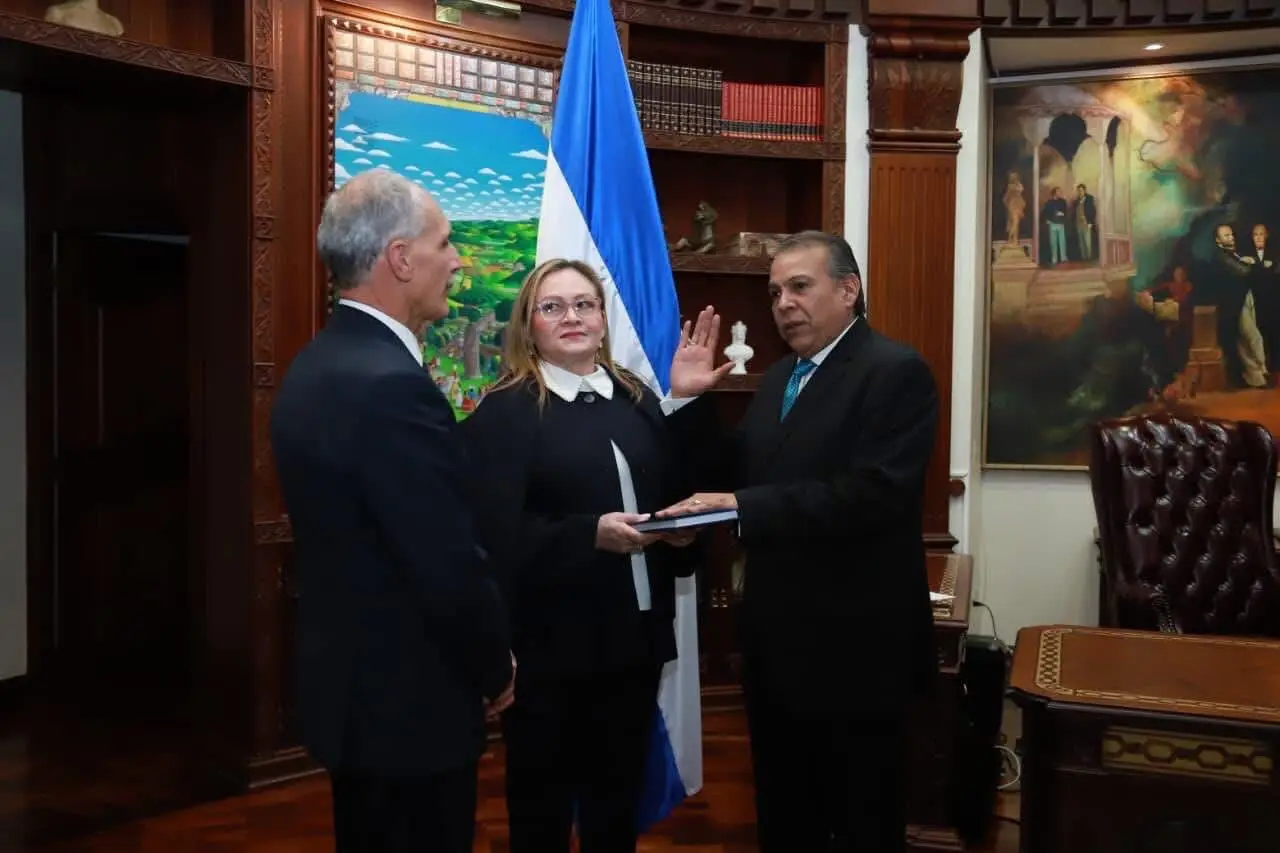 Acto de juramentación del ministro de Recursos Naturales y Ambiente